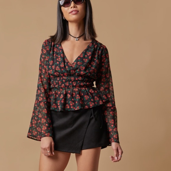 Francesca’s Top Women Medium Blouse Roses Flare Bell Sleeve Floral Sheer O - Picture 9 of 10